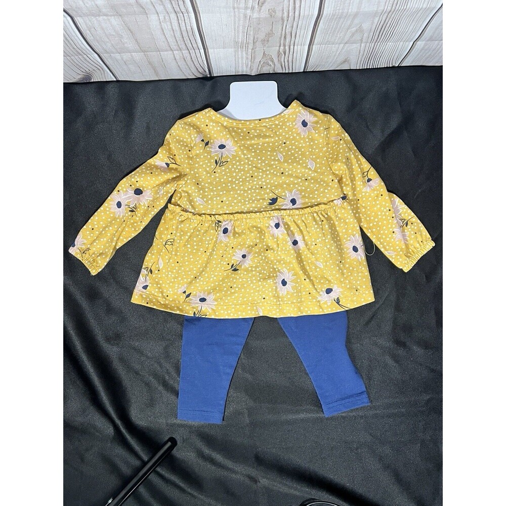 New! Carter’s 9-12 Month Girl Outfit